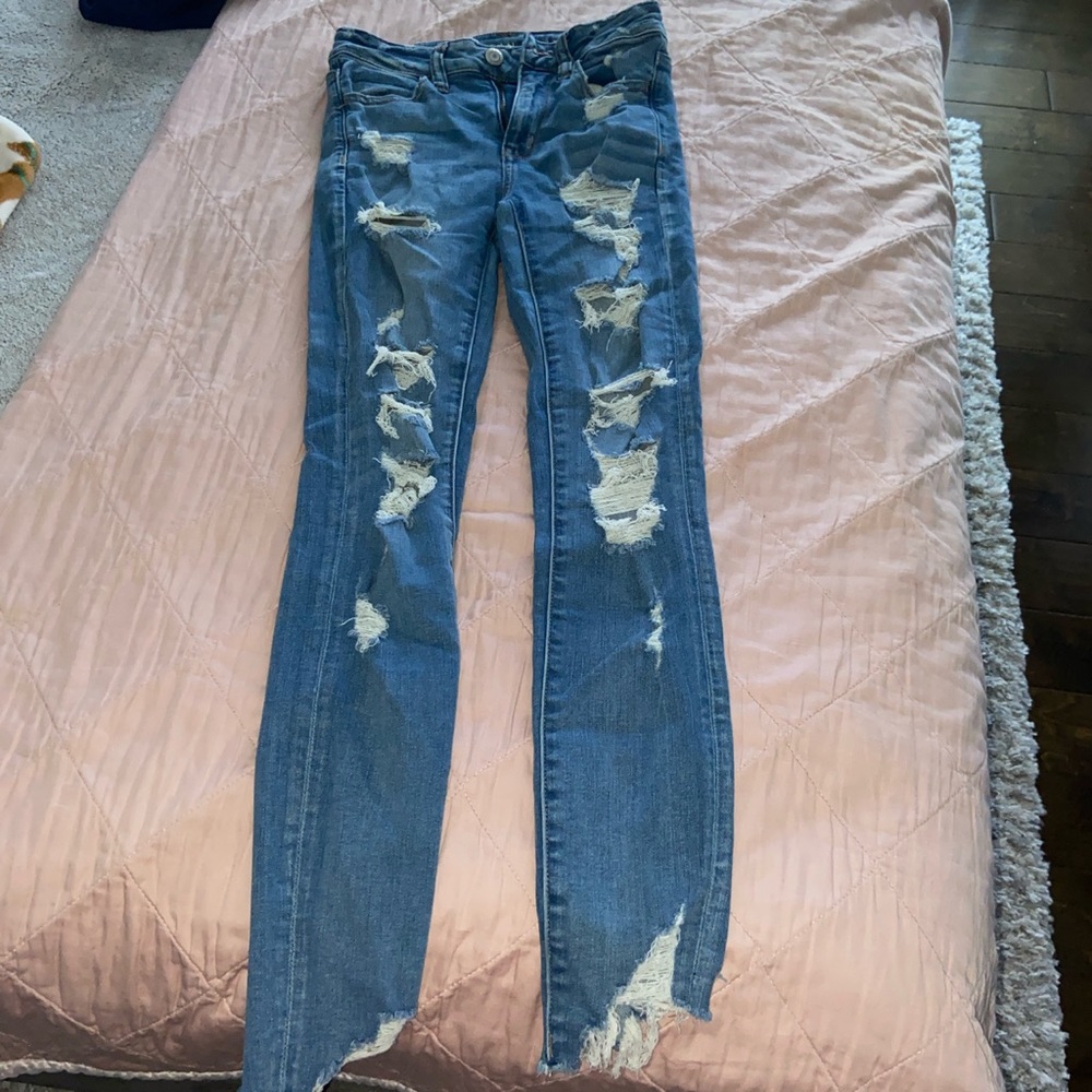 American Eagle High waisted Ripped Jeans